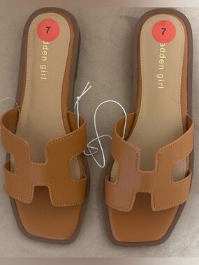 New Stylish Trendy Madden Girl Slides Sandals Camel Color H Style Size 7